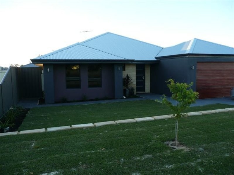 2 Avalon Lane, Wattle Grove WA 6107