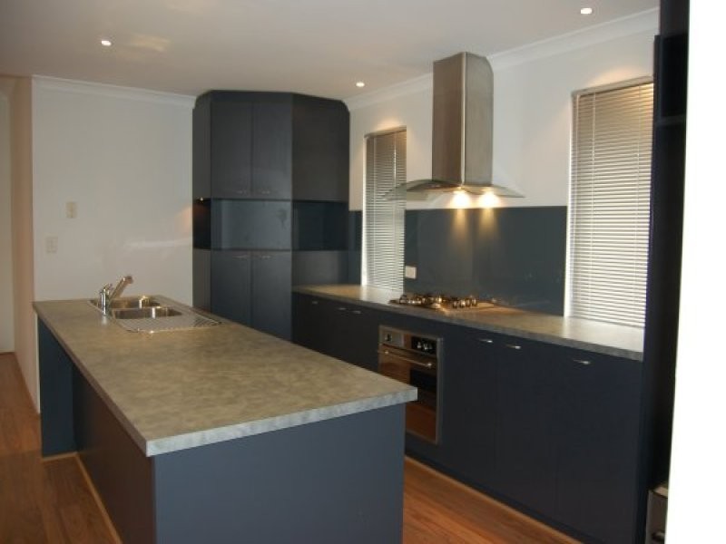 2 Avalon Lane, Wattle Grove WA 6107