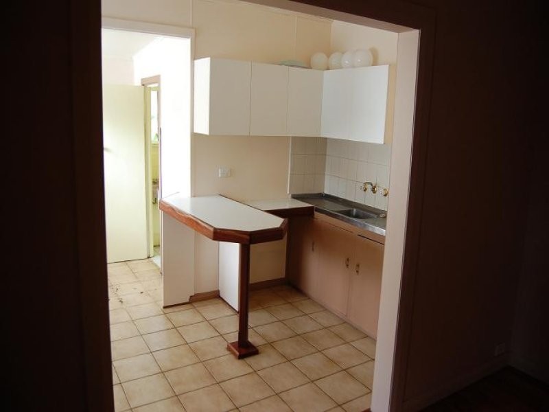 199A Treasure Road, Queens Park WA 6107