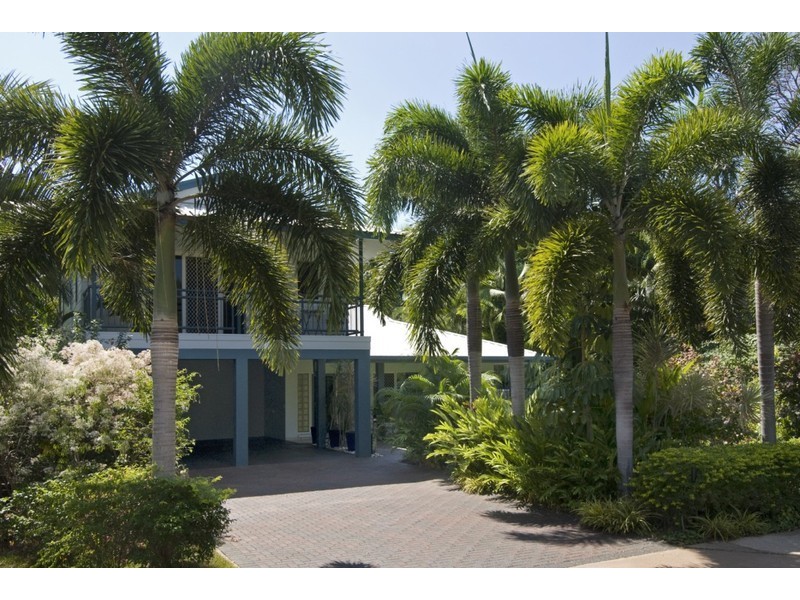 Coconut Grove NT 0810