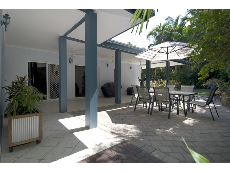 Coconut Grove NT 0810