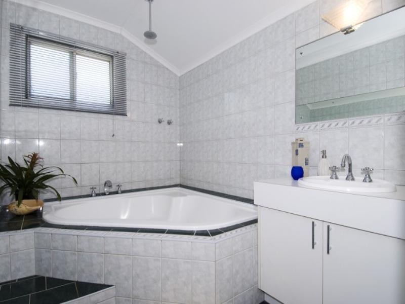 36 Lanyon Terrace, Moil NT 0810