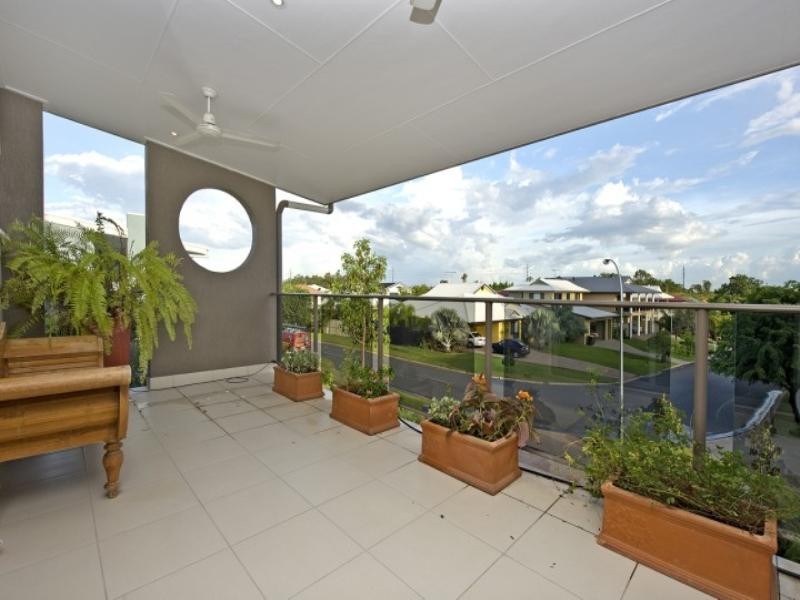 2/15 Villaflor Crescent, Woolner NT 0820