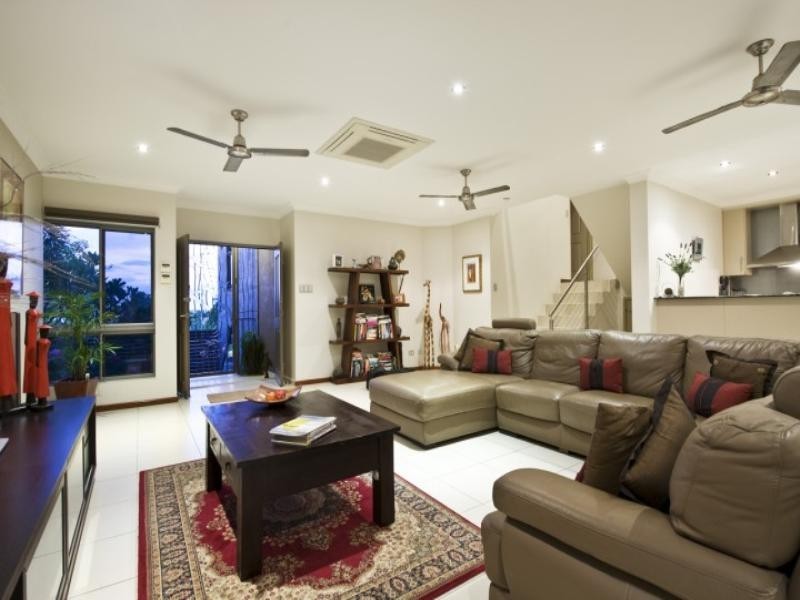 2/15 Villaflour Crescent, Woolner NT 0820