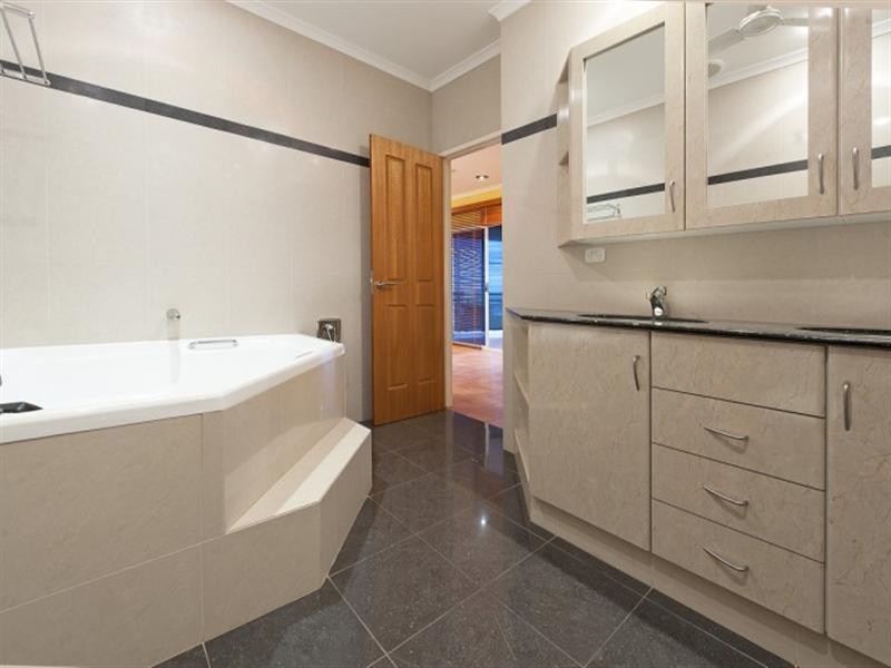 8 Gunbar Street, Bayview NT 0820