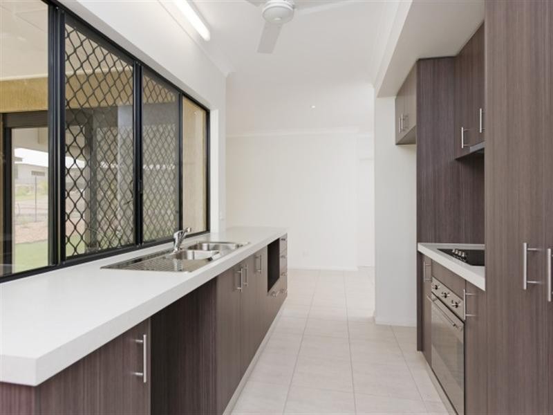 27 Deane Crescent, Rosebery NT 0832