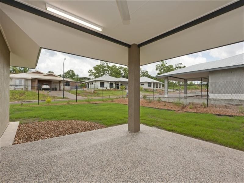 27 Deane Crescent, Rosebery NT 0832