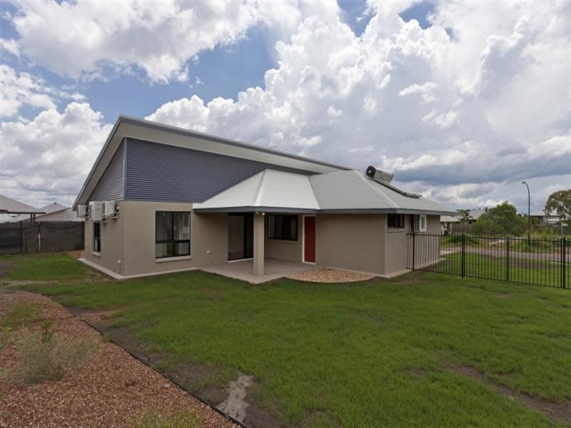 27 Deane Crescent, Rosebery NT 0832