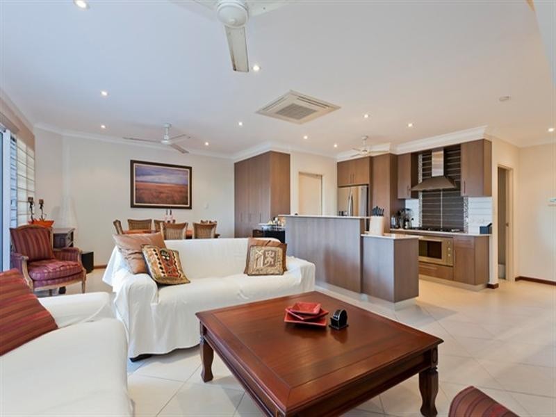 2/11 Villaflor Crescent, Woolner NT 0820