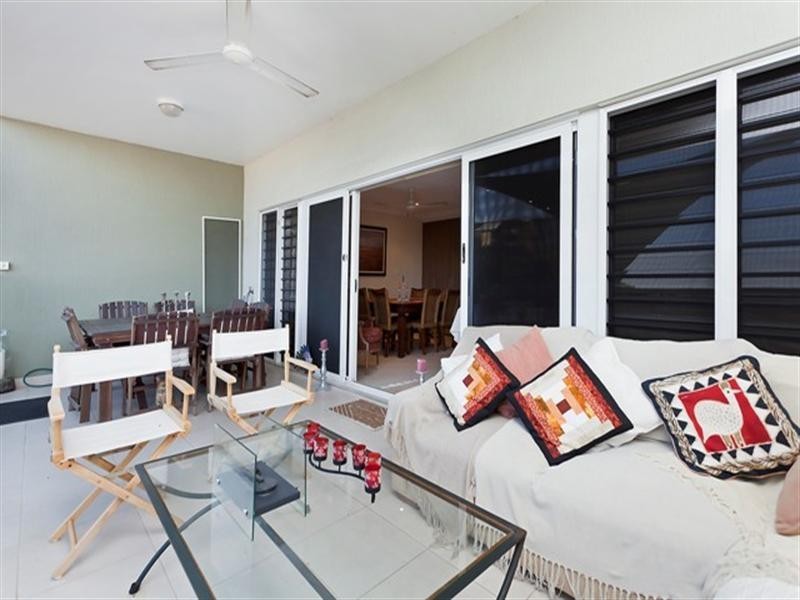 2/11 Villaflor Crescent, Woolner NT 0820