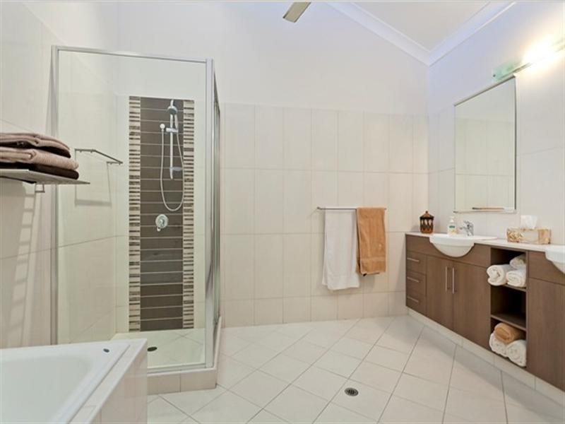 2/11 Villaflor Crescent, Woolner NT 0820