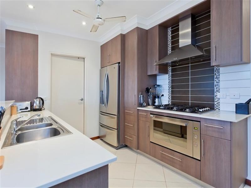 2/11 Villaflor Crescent, Woolner NT 0820