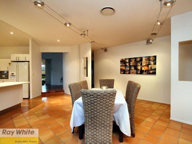 16 Ngairi Close, Eight Mile Plains QLD 4113