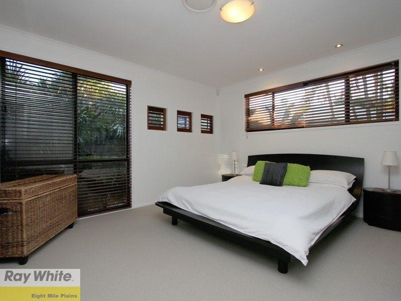 16 Ngairi Close, Eight Mile Plains QLD 4113