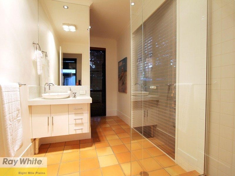 16 Ngairi Close, Eight Mile Plains QLD 4113