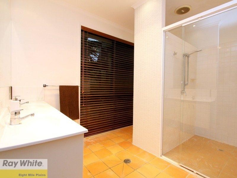 16 Ngairi Close, Eight Mile Plains QLD 4113