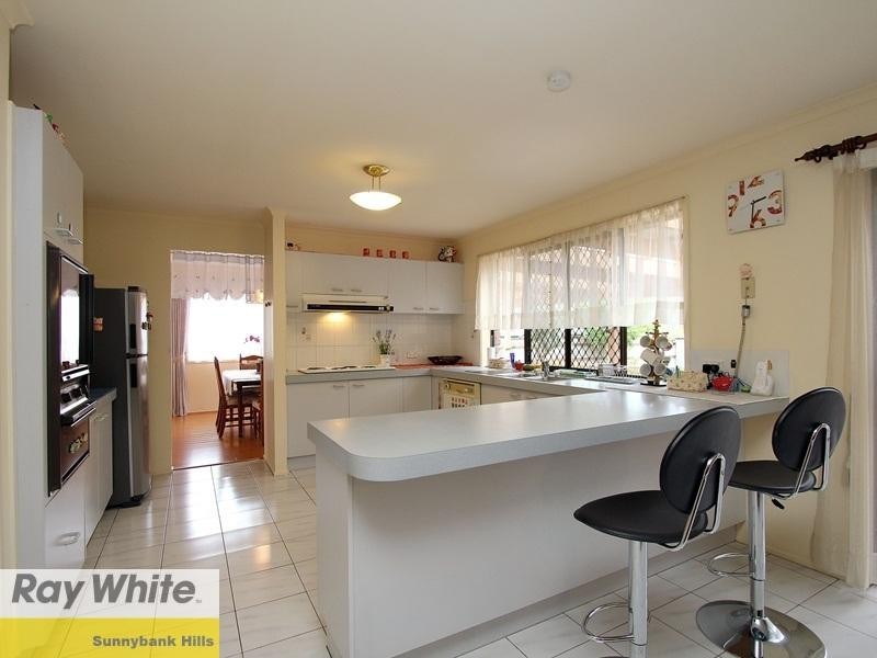 37 Alphitonia Crescent, Sunnybank Hills QLD 4109