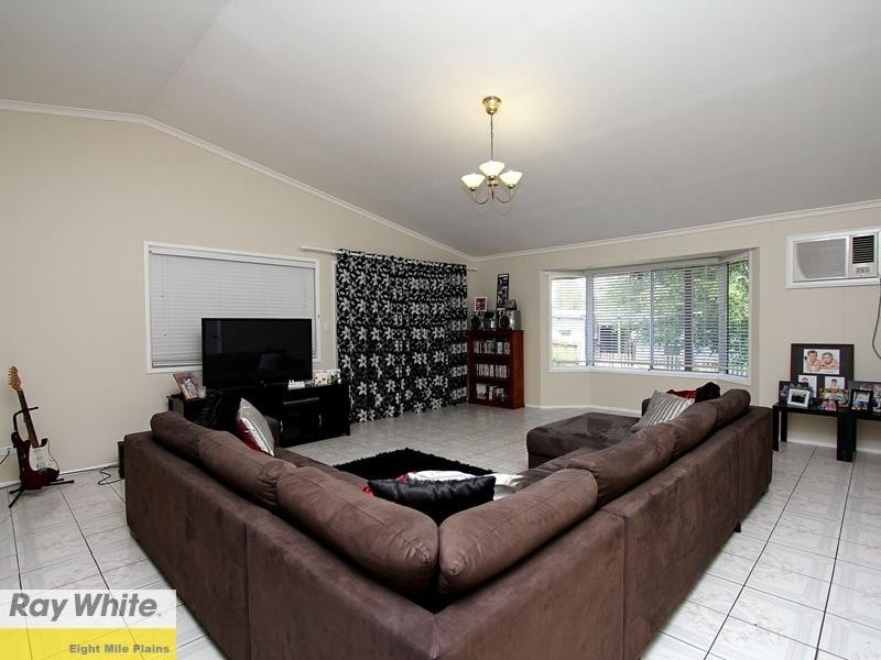 11 Nardie Street, Eight Mile Plains QLD 4113