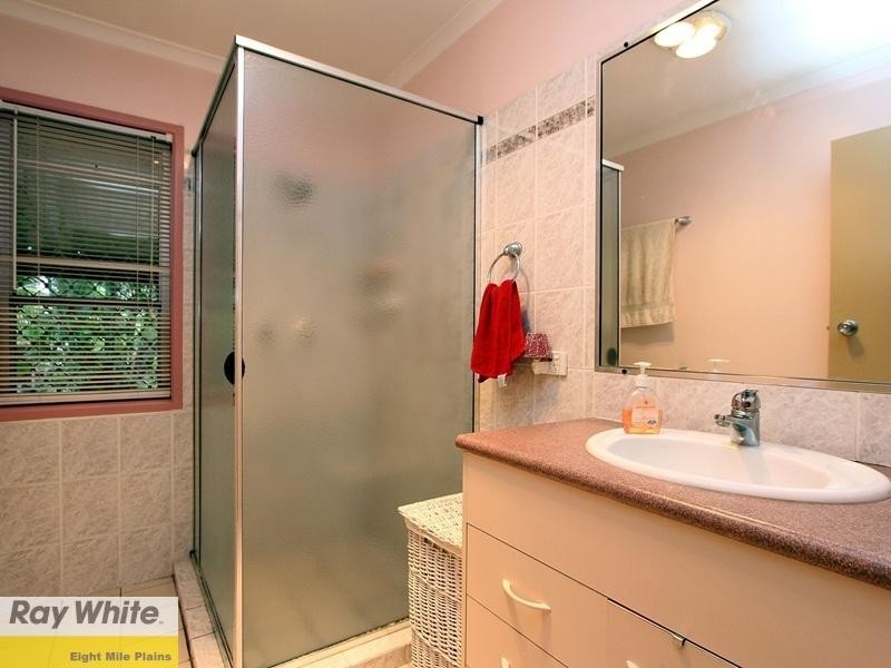 18 Donna Avenue, Rochedale South QLD 4123