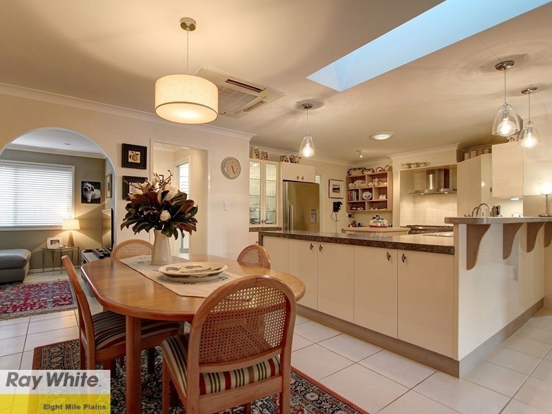 2 Hollyberry Street, Eight Mile Plains QLD 4113