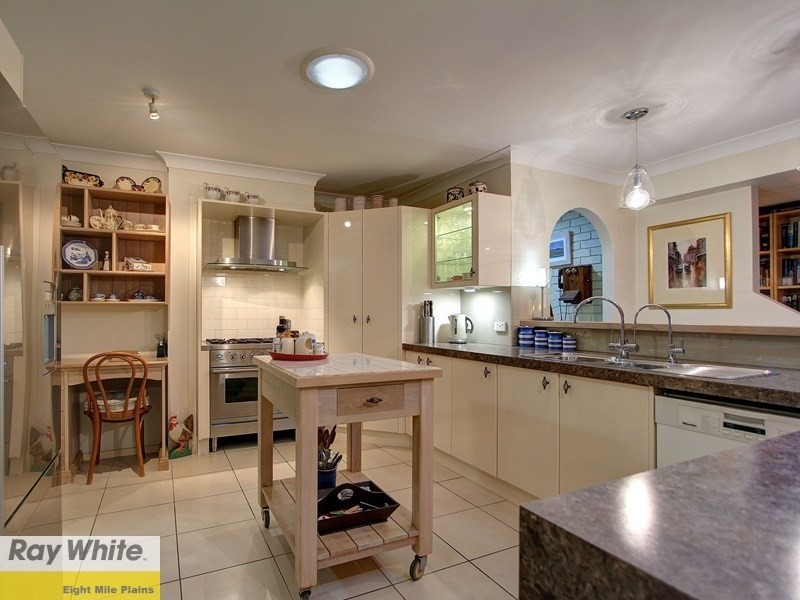 2 Hollyberry Street, Eight Mile Plains QLD 4113