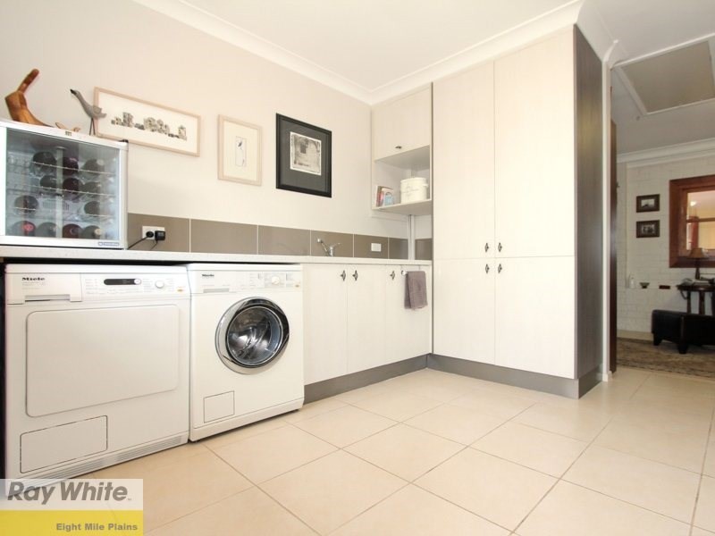 2 Hollyberry Street, Eight Mile Plains QLD 4113