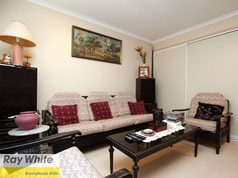 9 Warrington Street, Robertson QLD 4109