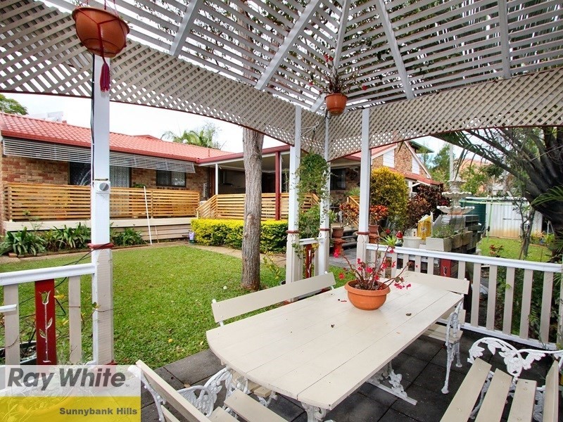 9 Warrington Street, Robertson QLD 4109