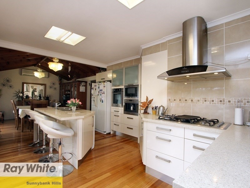 9 Warrington Street, Robertson QLD 4109