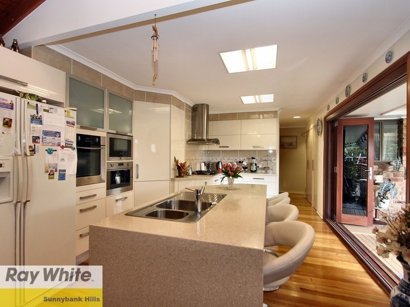 9 Warrington Street, Robertson QLD 4109