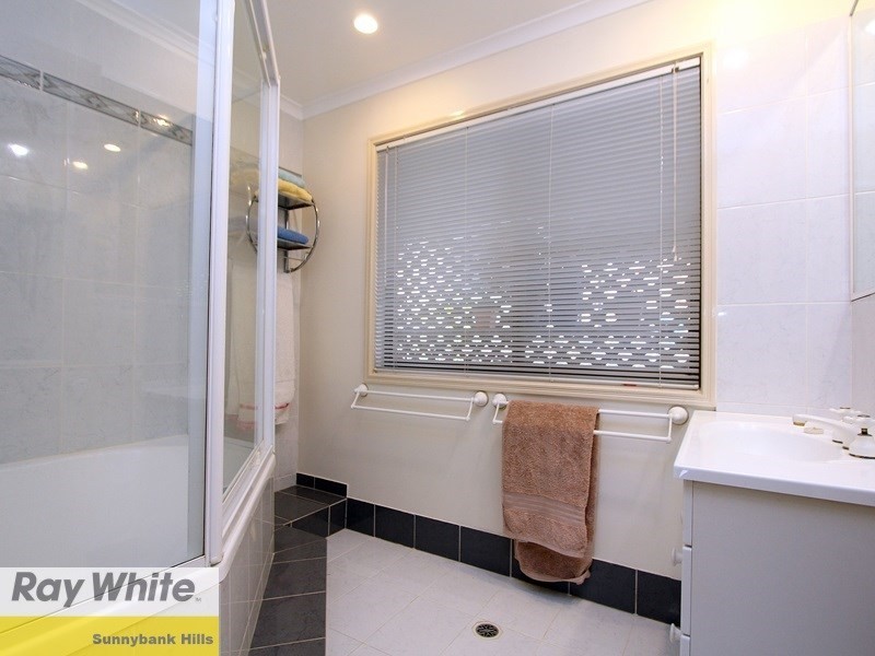 9 Warrington Street, Robertson QLD 4109