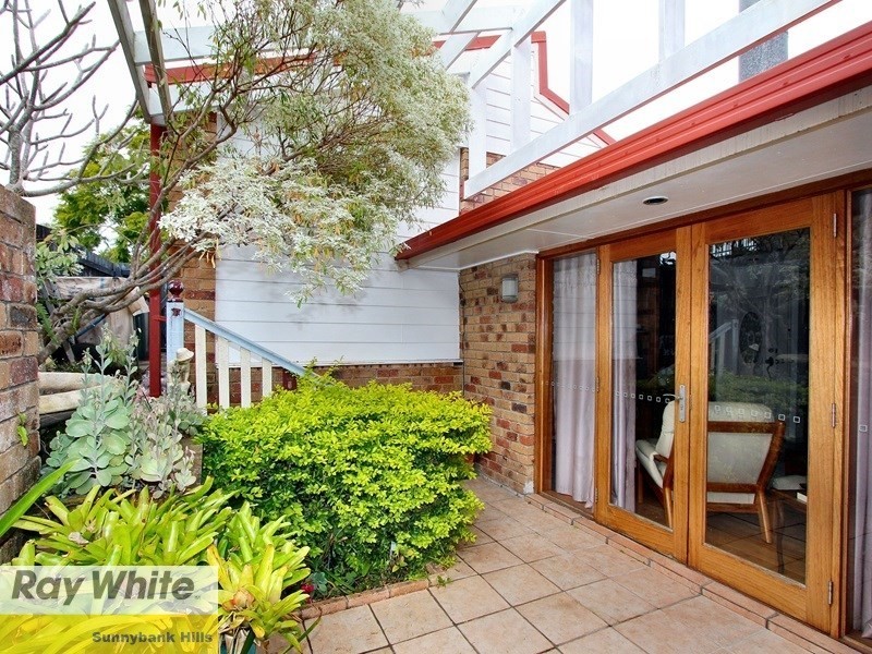 9 Warrington Street, Robertson QLD 4109