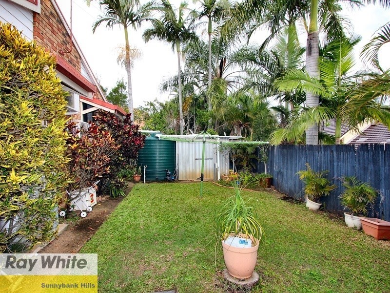 9 Warrington Street, Robertson QLD 4109