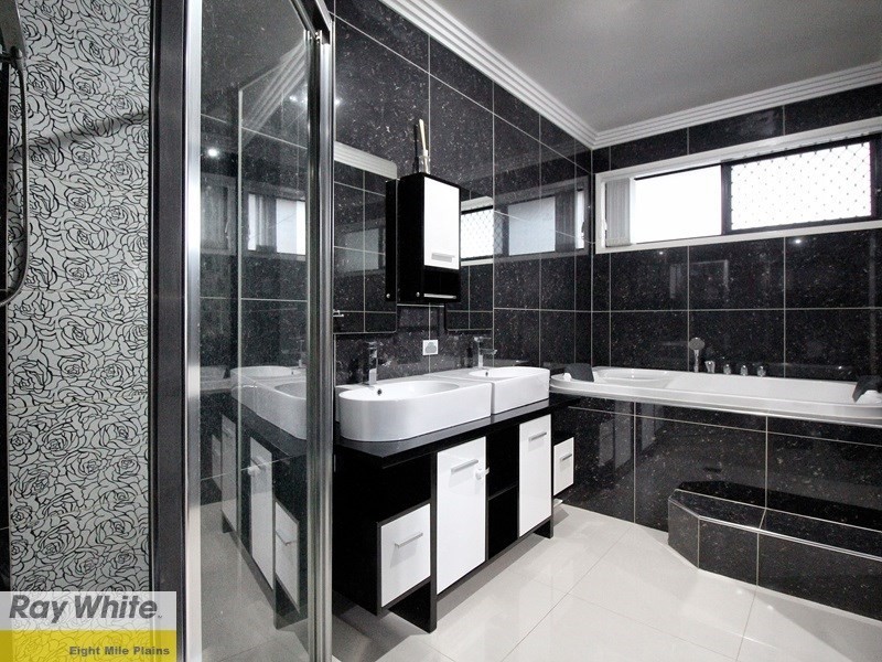 8 Trudy Crescent, Cornubia QLD 4130