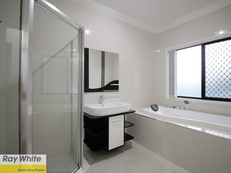 8 Trudy Crescent, Cornubia QLD 4130