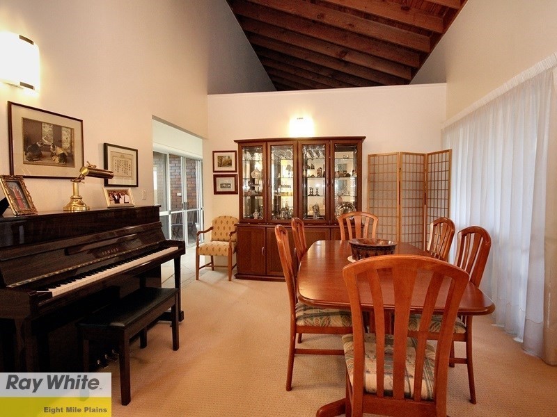 64 Oakleaf Street, Eight Mile Plains QLD 4113