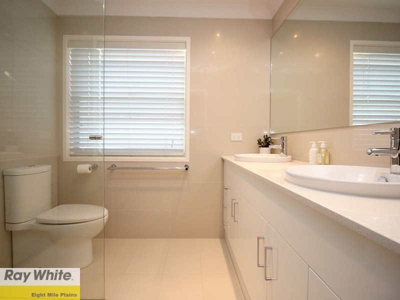 64 Oakleaf Street, Eight Mile Plains QLD 4113