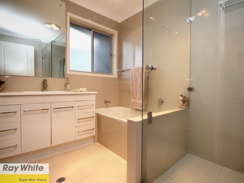 64 Oakleaf Street, Eight Mile Plains QLD 4113