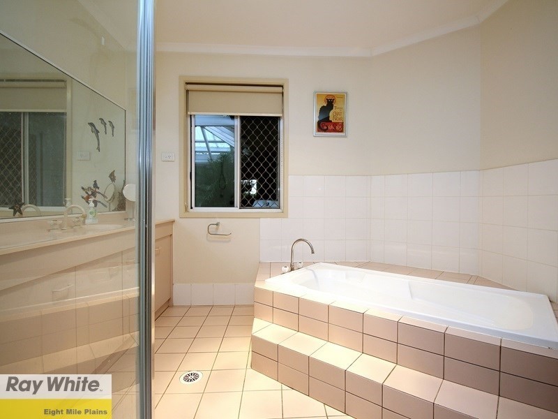 136 Warrigal Road, Runcorn QLD 4113