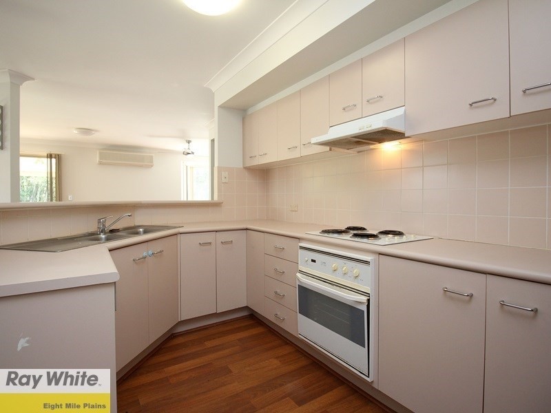 17 Greenlaw Place, Eight Mile Plains QLD 4113