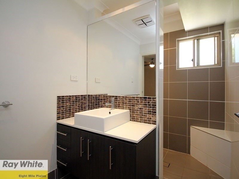 17 Greenlaw Place, Eight Mile Plains QLD 4113