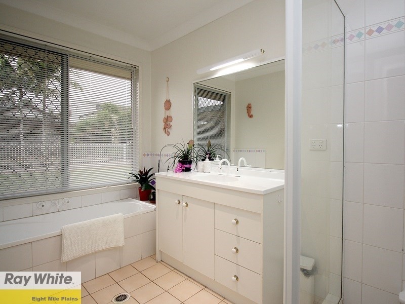 17 Forbes Place, Eight Mile Plains QLD 4113