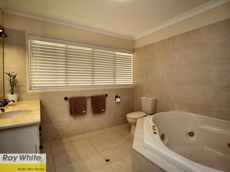 20 Amarna Street, Eight Mile Plains QLD 4113