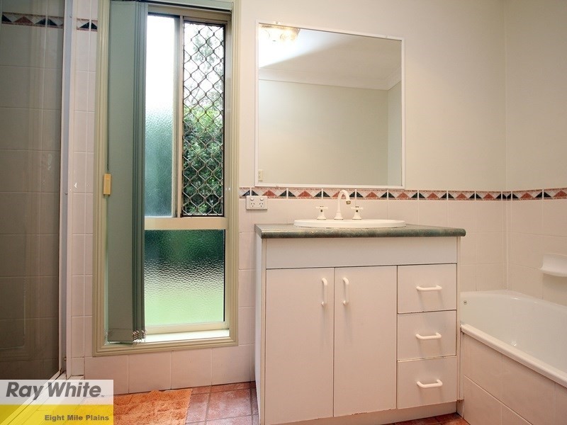 27 Lexington Place, Wishart QLD 4122