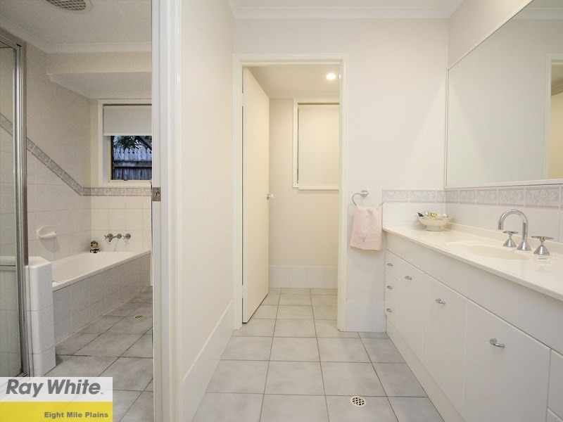 15 Jacaranda Place, Eight Mile Plains QLD 4113