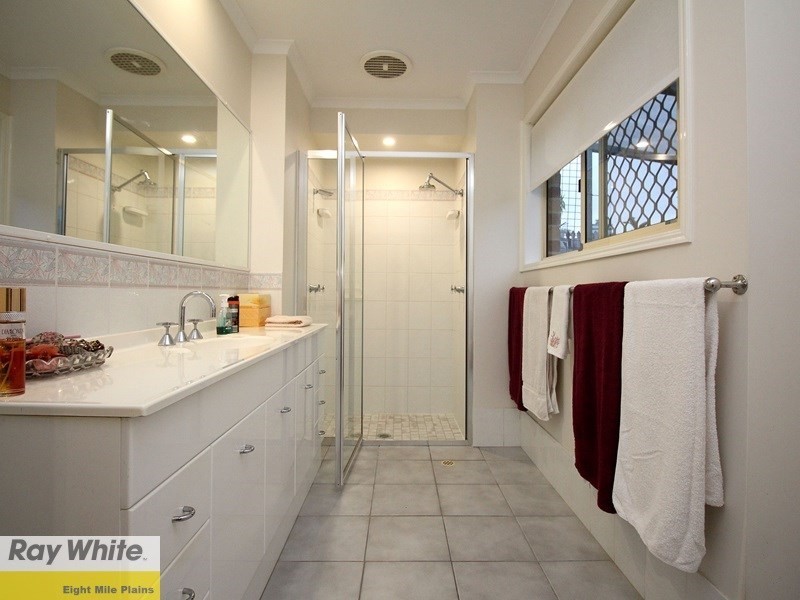 15 Jacaranda Place, Eight Mile Plains QLD 4113