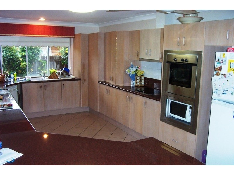 6 Putter Place, Arundel QLD 4214