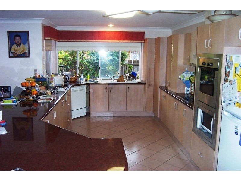 6 Putter Place, Arundel QLD 4214