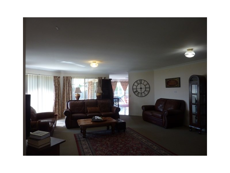 16 Madau Street, Mansfield QLD 4122