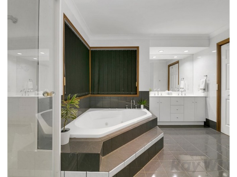 13 Arpege Crescent, Eight Mile Plains QLD 4113